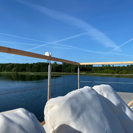 Hausboot Snowbird Luebeck